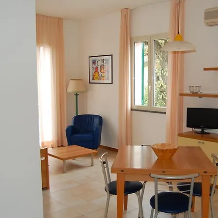 Riviera Ξενοδοχείο με διαμερίσματα 4*