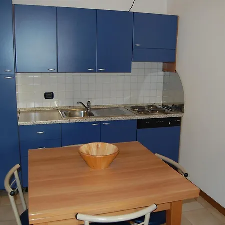 Riviera مارينا دي بييتراسانْت