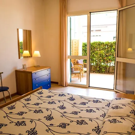 Riviera Ξενοδοχείο με διαμερίσματα 4*