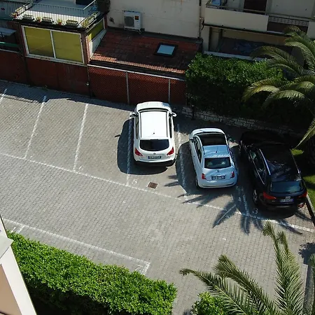 Ξενοδοχείο με διαμερίσματα Riviera 4*